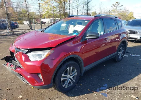 2018 Toyota Rav4 Le z USA, uszkodzony, nr VIN JTMBFREV3JD236507